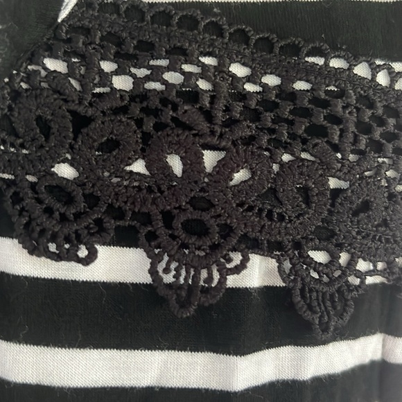 Black and white striped tank top - Picture 2 of 6